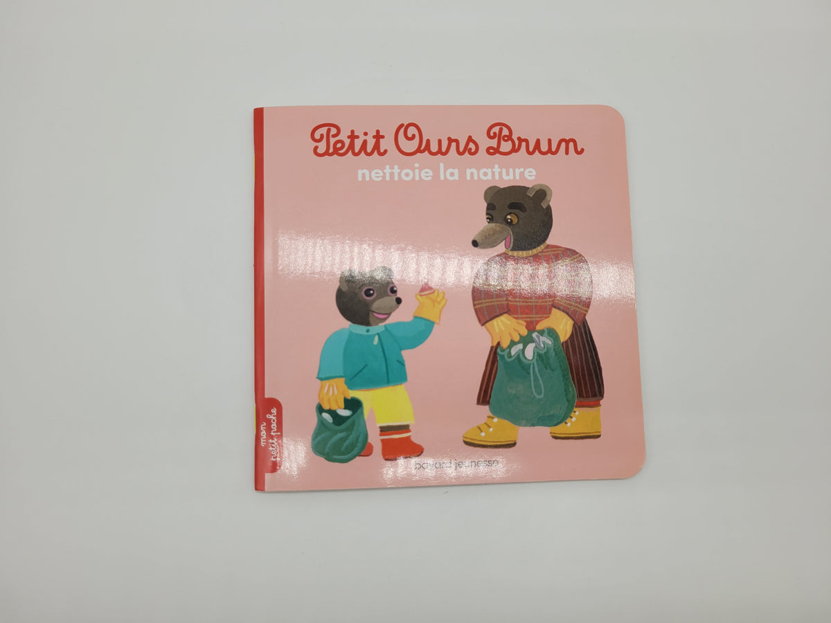 Livre Petit Ours Brun nettoie la nature