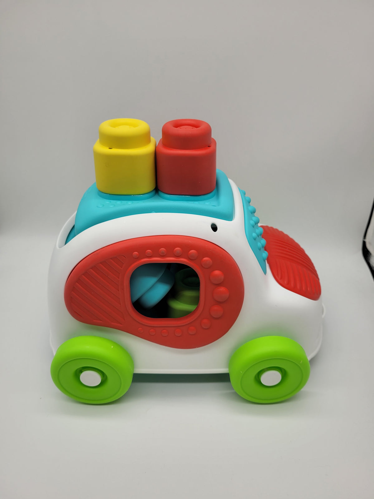 La voiture avec les cubes