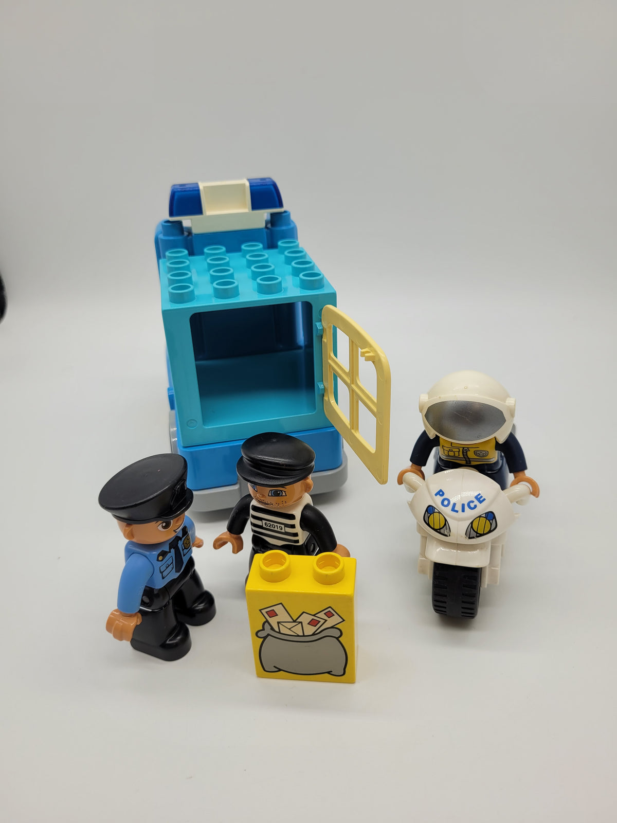 Police et voleur d’argent