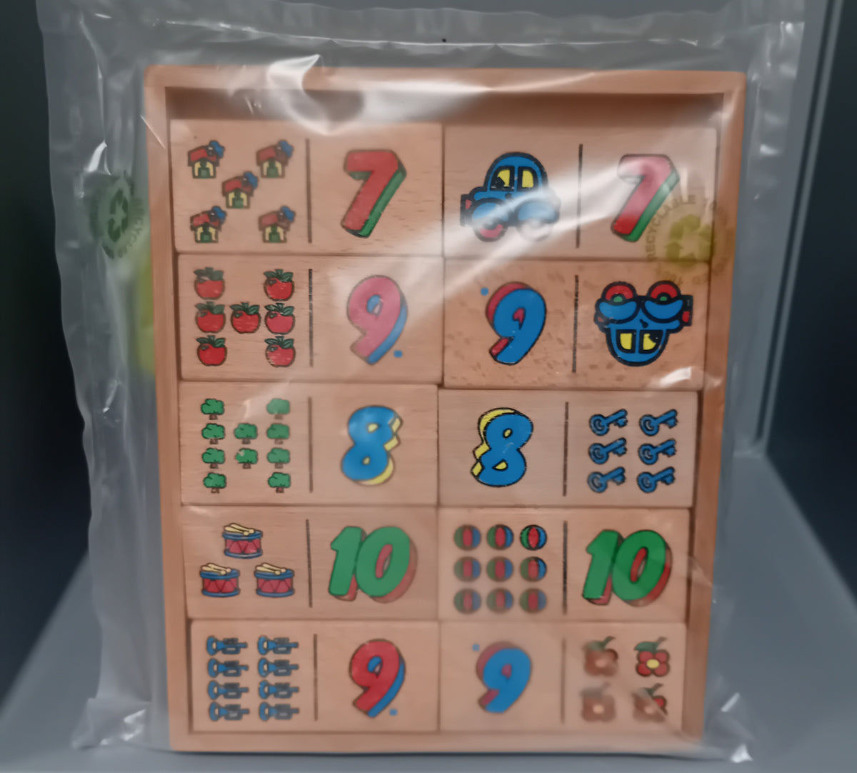 Puzzle en bois avec les chiffres