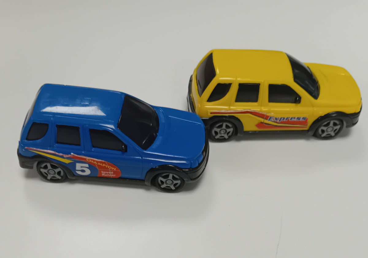Lot de 2 petites voitures