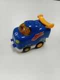 une petite voiture