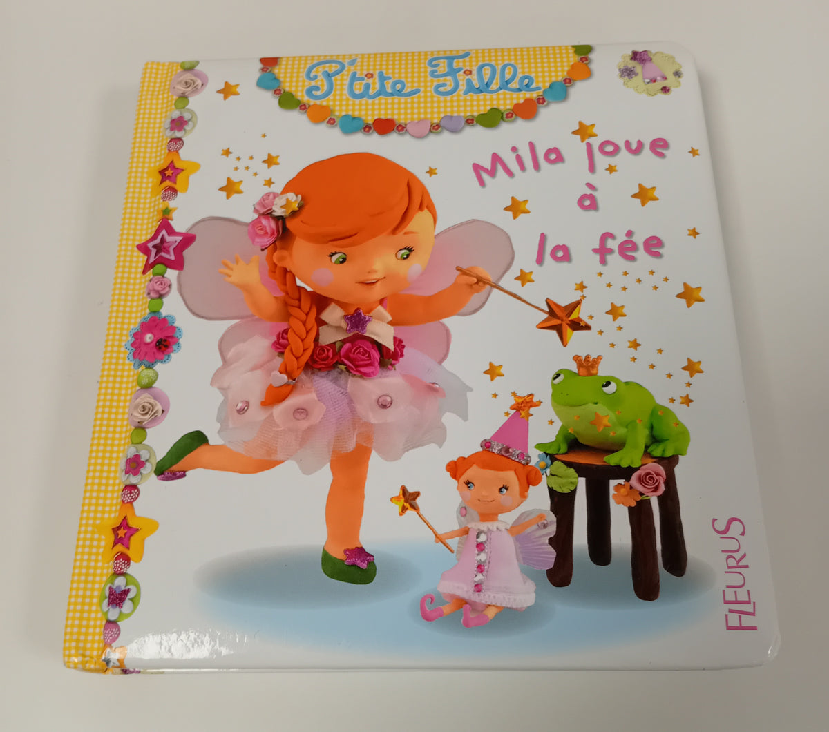 Mila joue à la fée